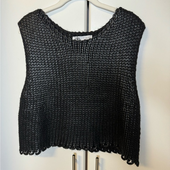 Zara Tops - Black crop top​